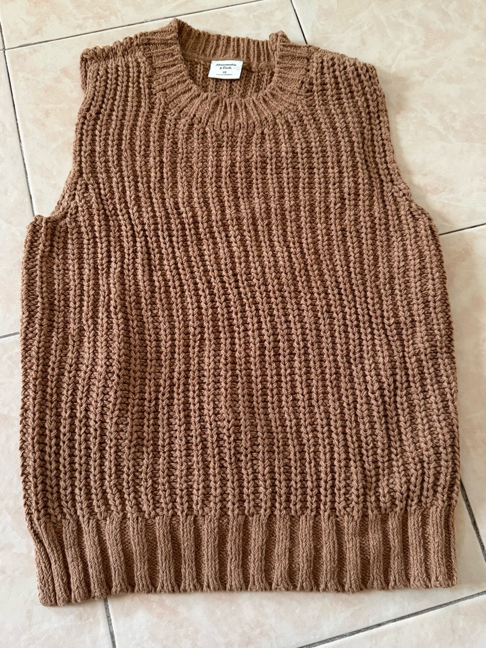 Abercrombie & Fitch Chunky Knit Sweater Vest - Camel